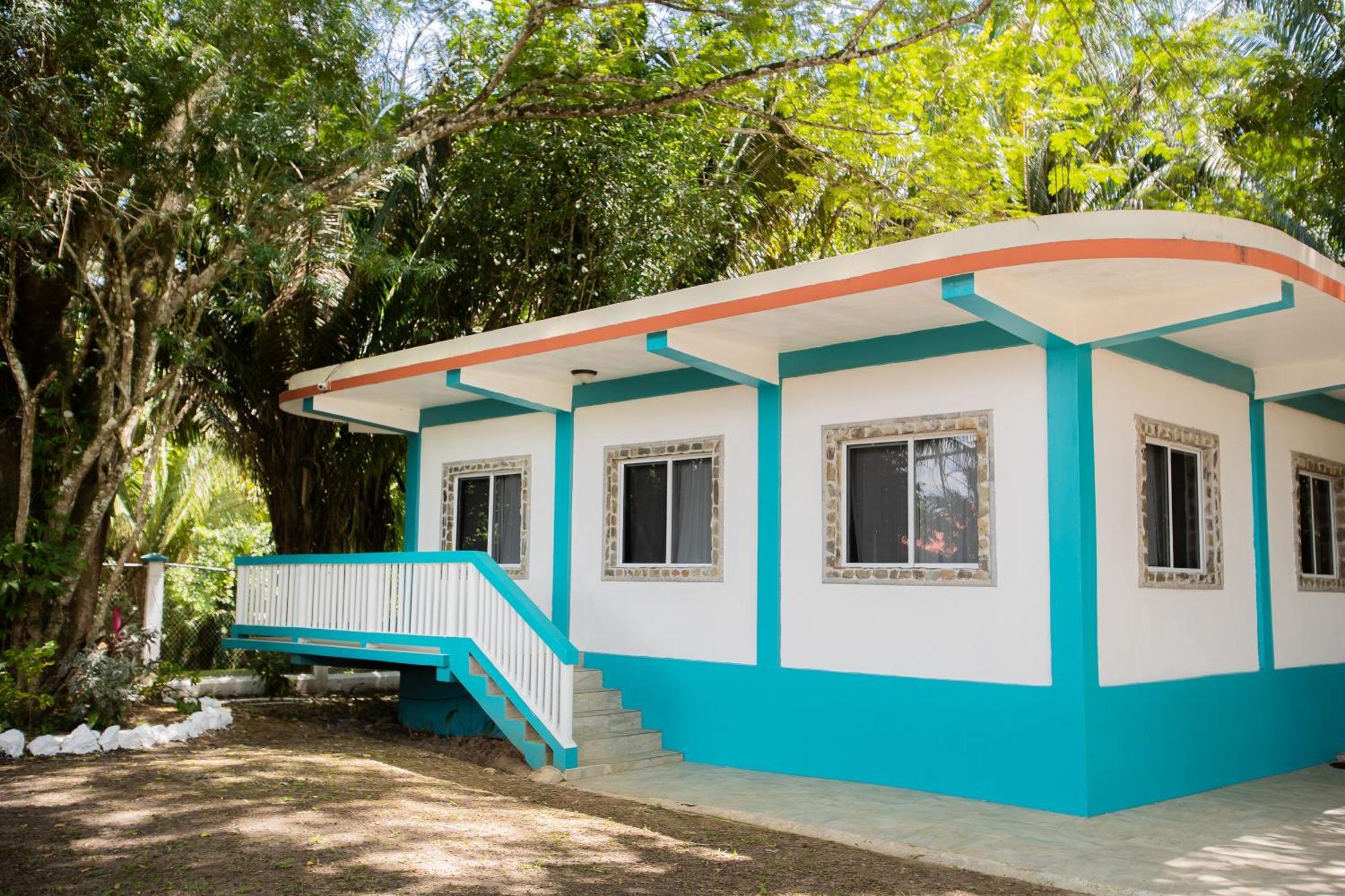 Falling Leaves Lodge San Ignacio Exterior foto
