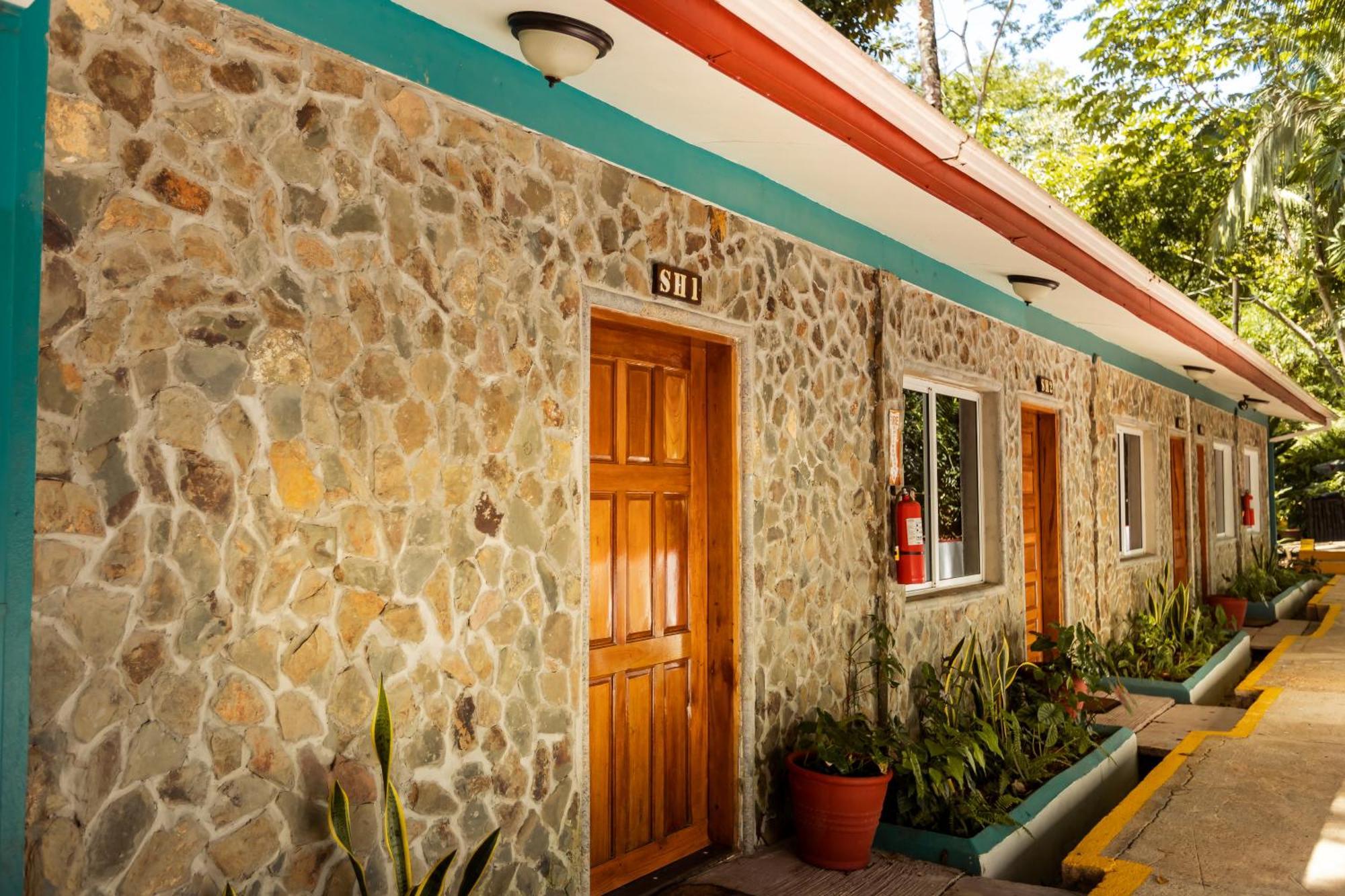 Falling Leaves Lodge San Ignacio Exterior foto