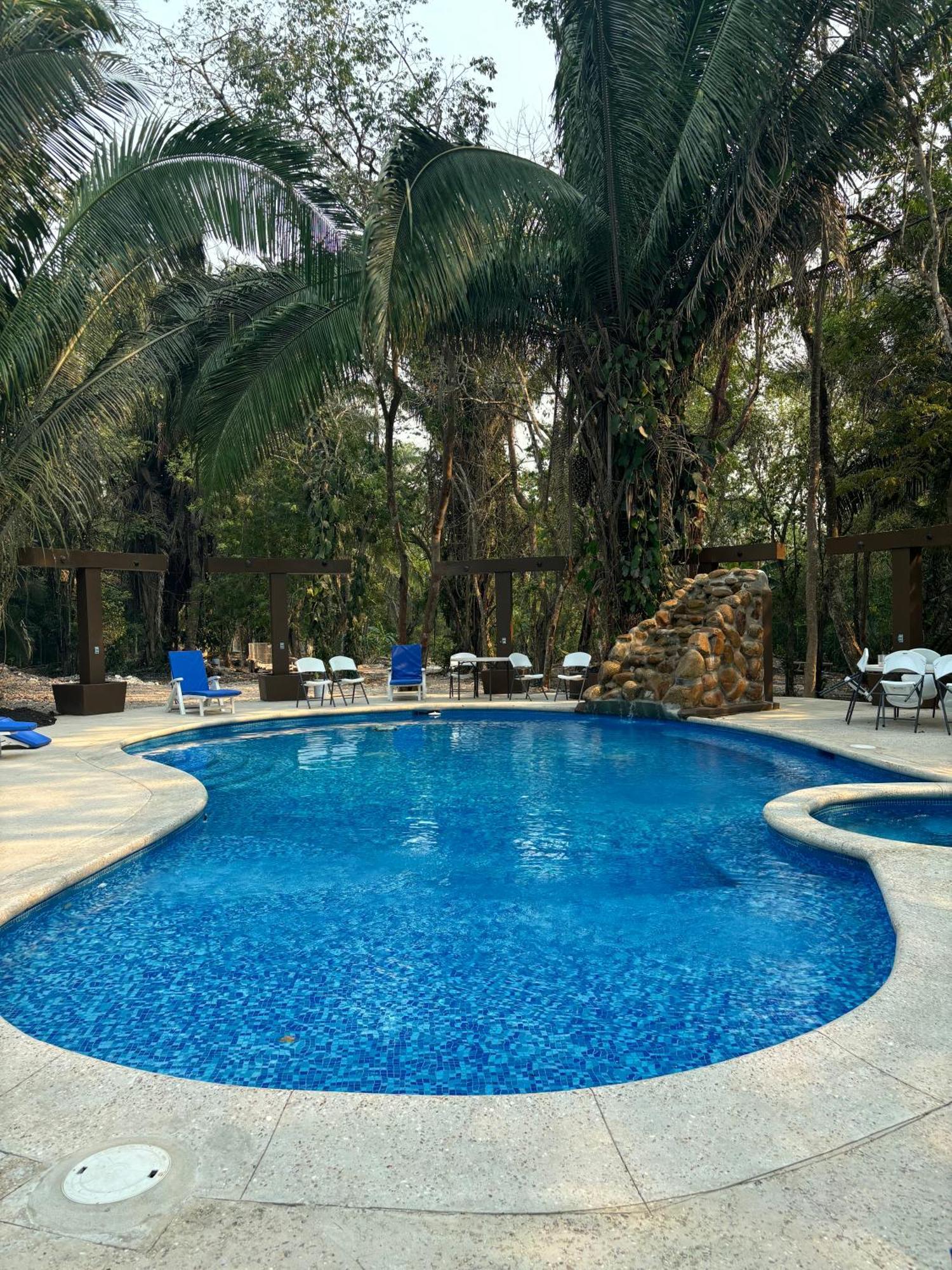 Falling Leaves Lodge San Ignacio Exterior foto